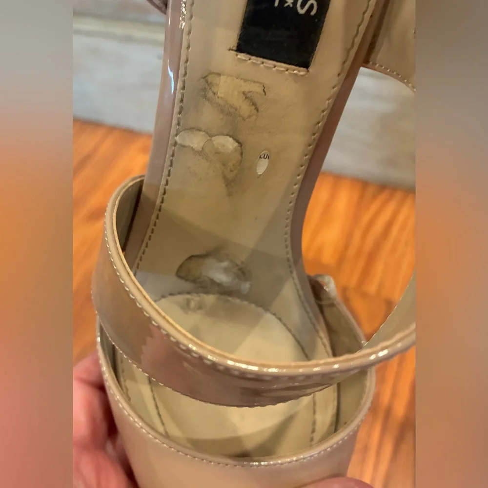 Jones New York Signature Colette Beige Patent Leather Stiletto Heels Women Sz 7M